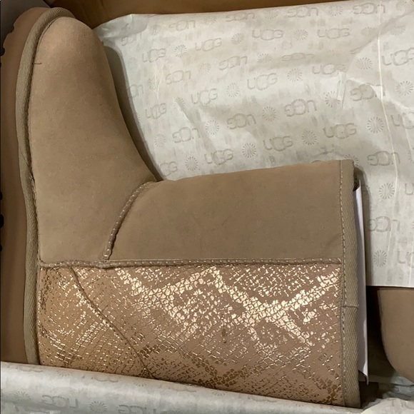 Ugg classic short metallic snake w/ gold
